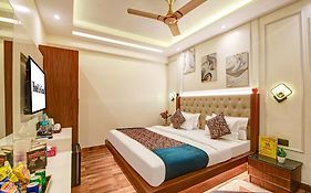 Hotel Le Grand - Walk-In From Rk Ashram Metro Station